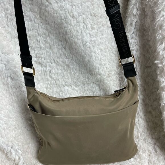 Calvin Klein Khaki Nylon Belfast Messenger crossbody bag black logo strap - Picture 3 of 12